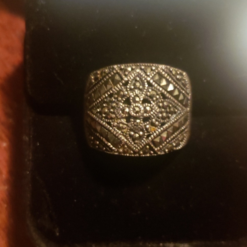 Beautiful Sterling & Marcasite Ring